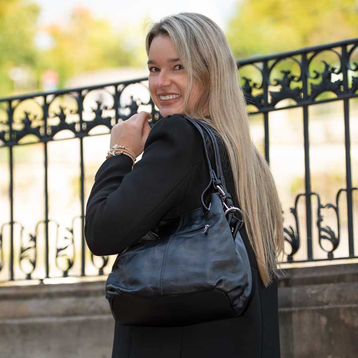 Handtasche schwarz mit Model aus echtem Leder